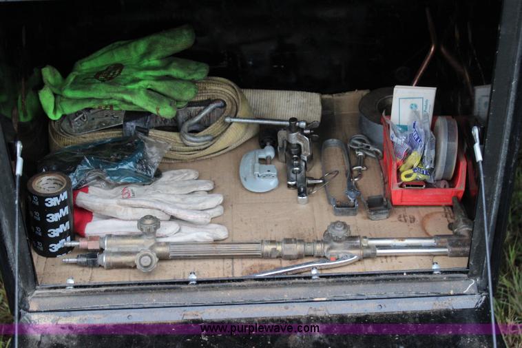 image for item J4433 2000 Ford F750 service truck