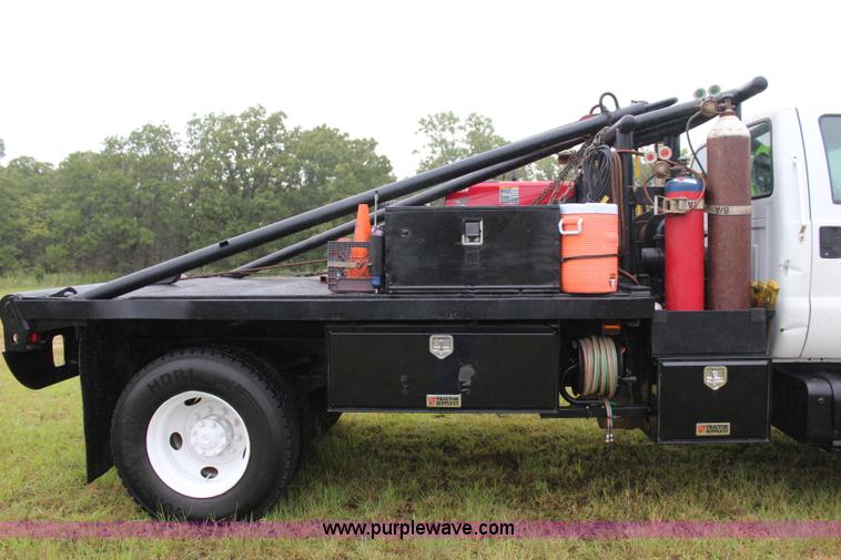 image for item J4433 2000 Ford F750 service truck