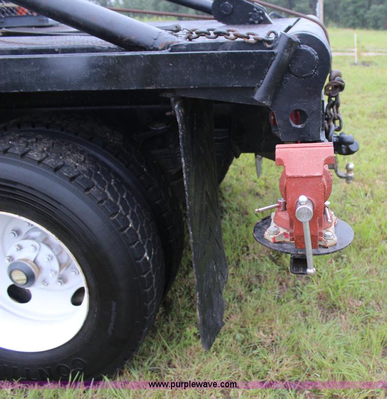 image for item J4433 2000 Ford F750 service truck