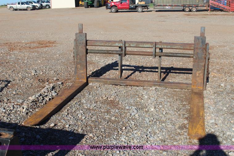 image for item J4444 Loader pallet forks