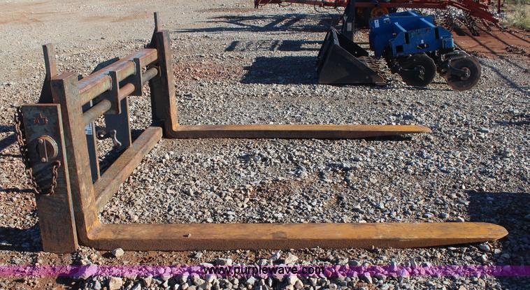 image for item J4444 Loader pallet forks