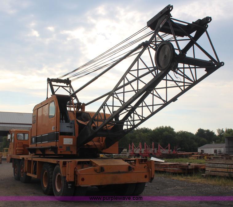 image for item J4451 1969 American 4450 crane truck