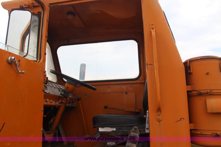 image for item J4451 1969 American 4450 crane truck