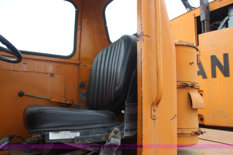 image for item J4451 1969 American 4450 crane truck