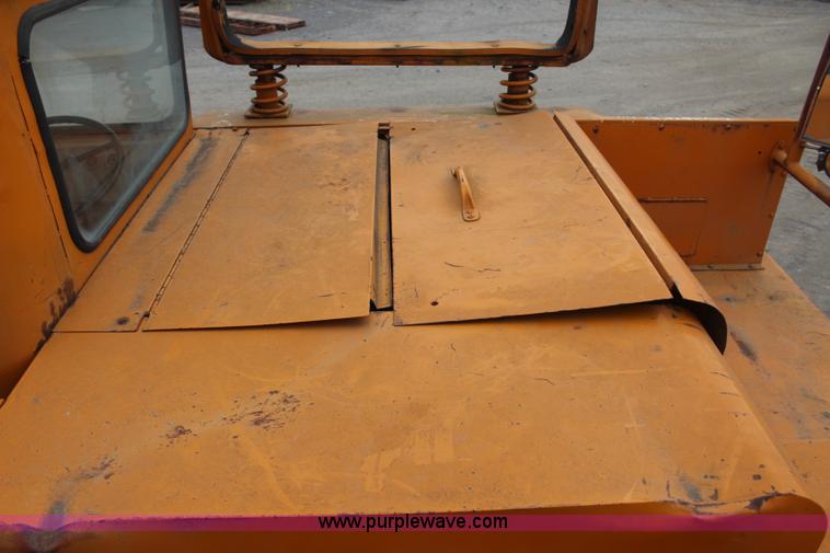 image for item J4451 1969 American 4450 crane truck