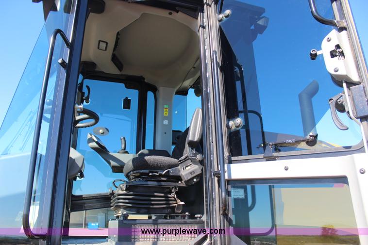 image for item J4474 2013 Caterpillar CS56B single drum roller