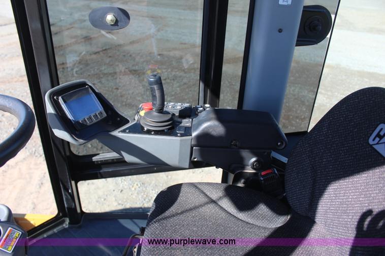 image for item J4474 2013 Caterpillar CS56B single drum roller