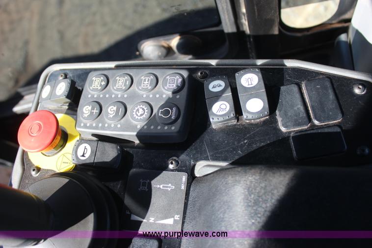 image for item J4474 2013 Caterpillar CS56B single drum roller