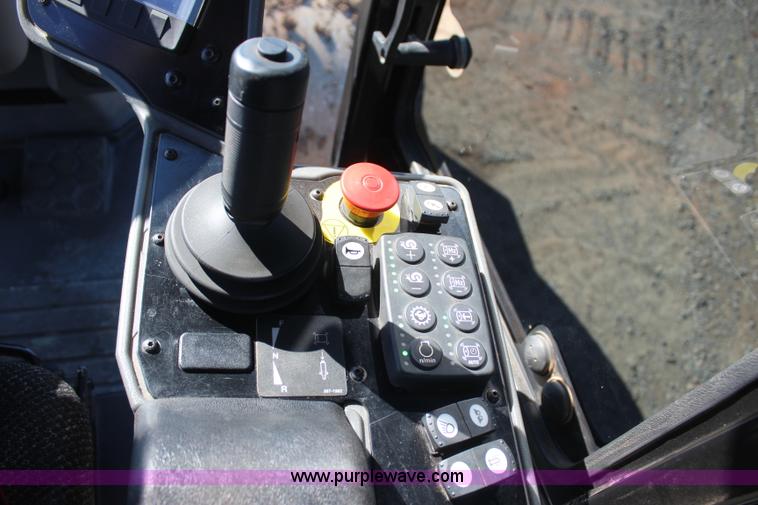 image for item J4474 2013 Caterpillar CS56B single drum roller