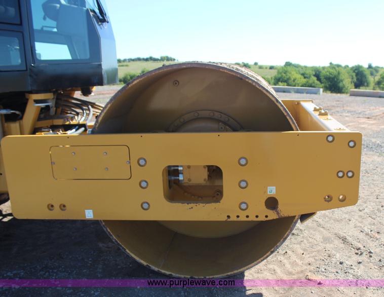 image for item J4474 2013 Caterpillar CS56B single drum roller