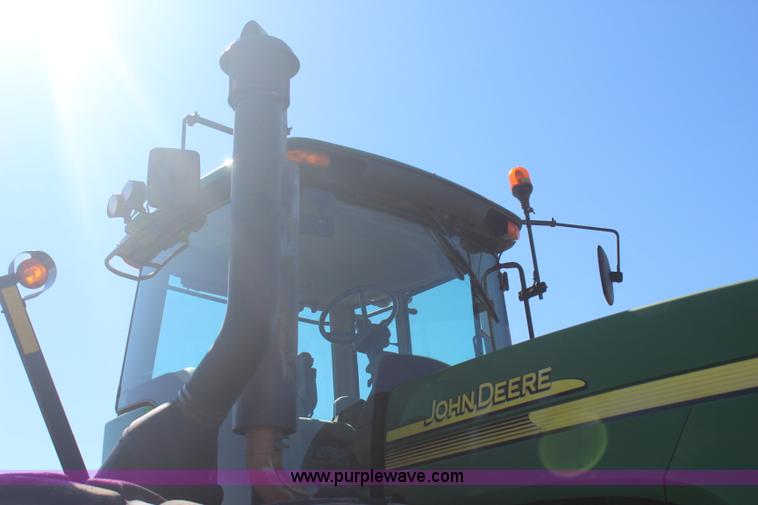 image for item J4475 2007 John Deere 9520 4WD tractor