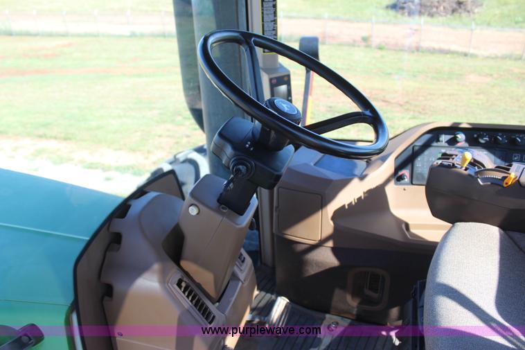 image for item J4475 2007 John Deere 9520 4WD tractor