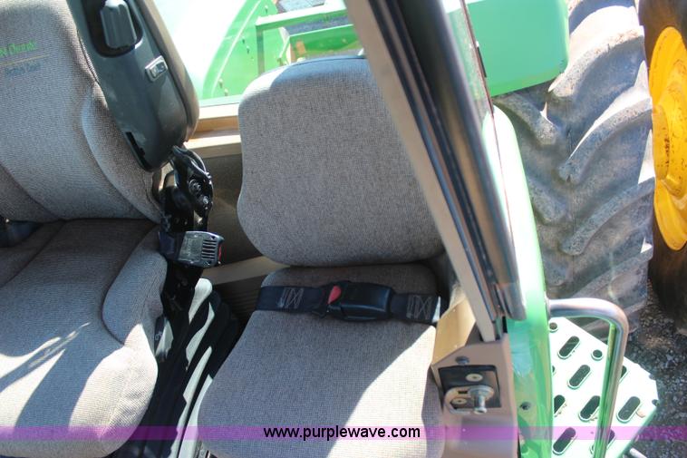 image for item J4475 2007 John Deere 9520 4WD tractor