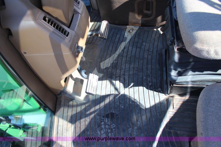 image for item J4475 2007 John Deere 9520 4WD tractor