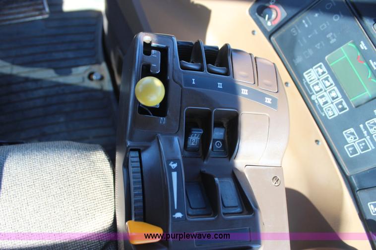 image for item J4475 2007 John Deere 9520 4WD tractor