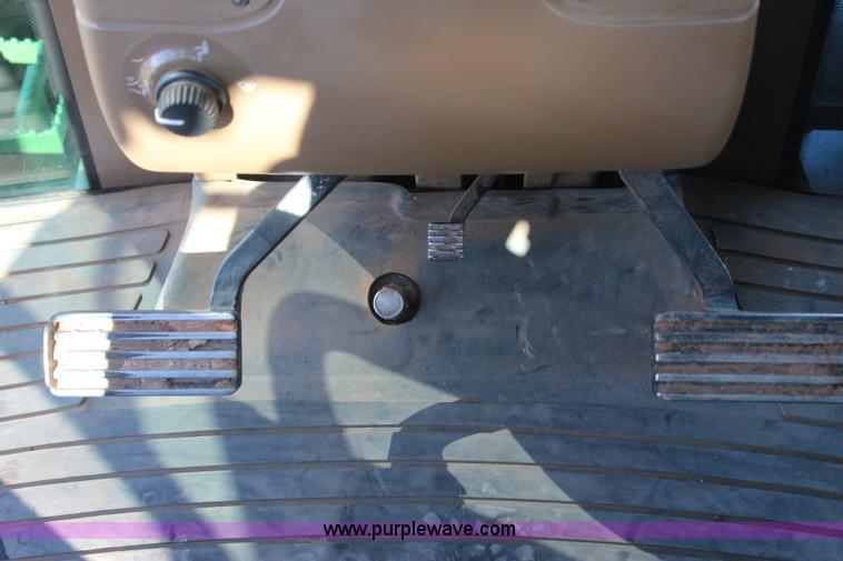 image for item J4475 2007 John Deere 9520 4WD tractor