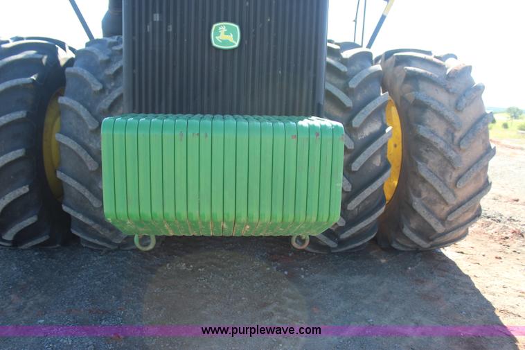 image for item J4475 2007 John Deere 9520 4WD tractor