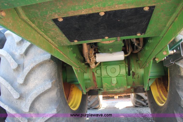 image for item J4475 2007 John Deere 9520 4WD tractor