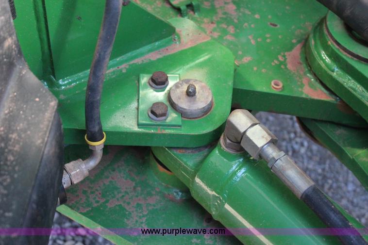 image for item J4475 2007 John Deere 9520 4WD tractor