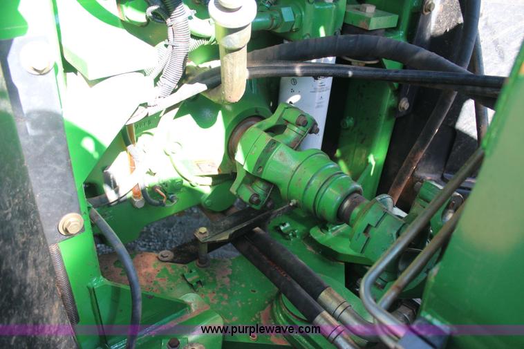 image for item J4475 2007 John Deere 9520 4WD tractor