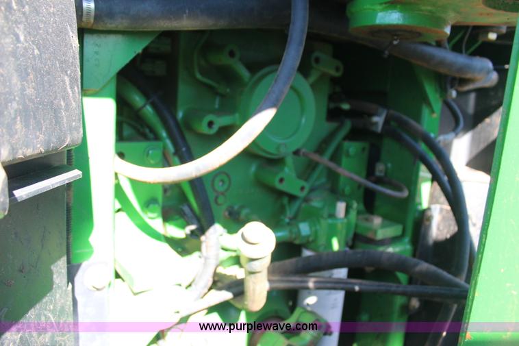 image for item J4475 2007 John Deere 9520 4WD tractor