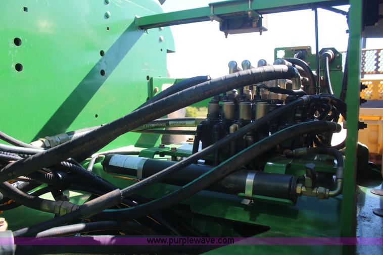 image for item J4475 2007 John Deere 9520 4WD tractor