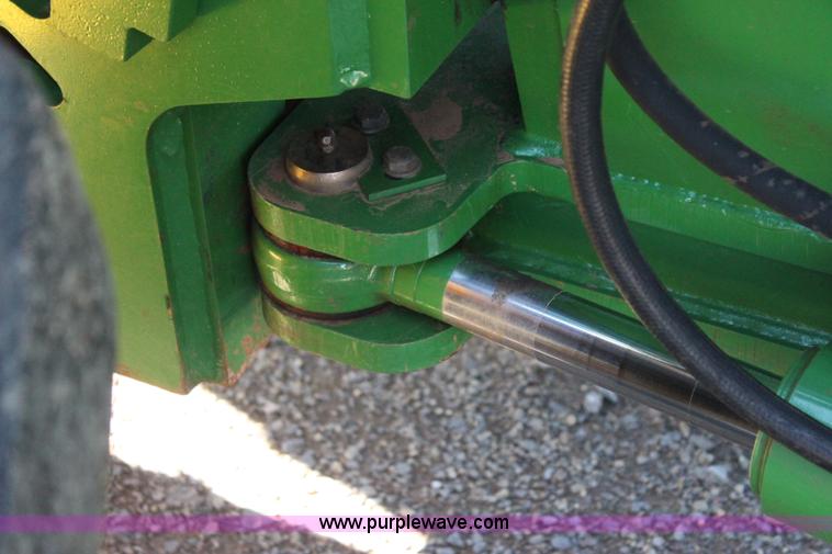 image for item J4475 2007 John Deere 9520 4WD tractor