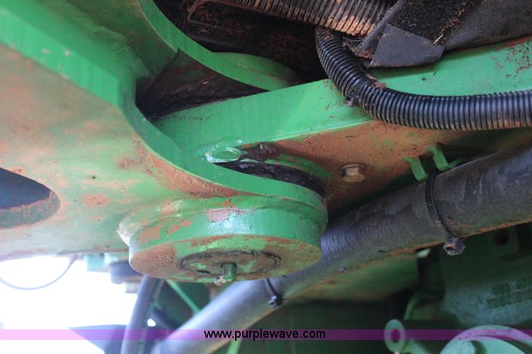 image for item J4475 2007 John Deere 9520 4WD tractor