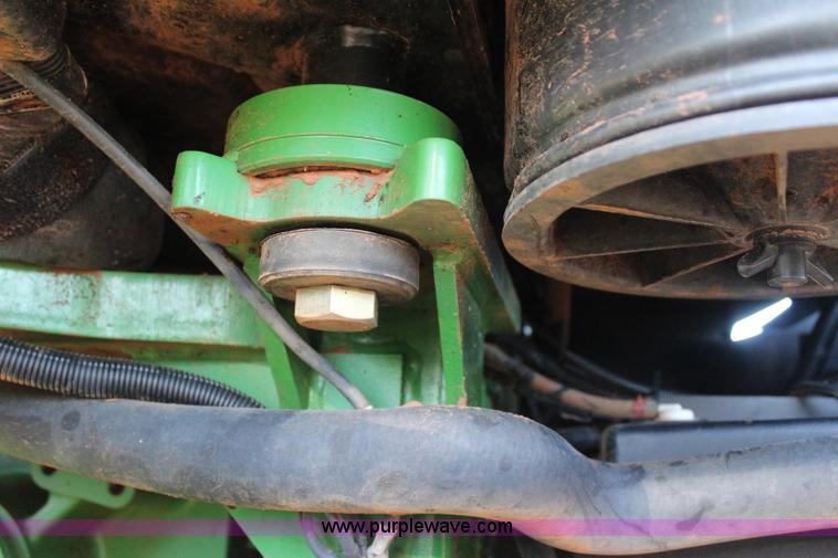 image for item J4475 2007 John Deere 9520 4WD tractor