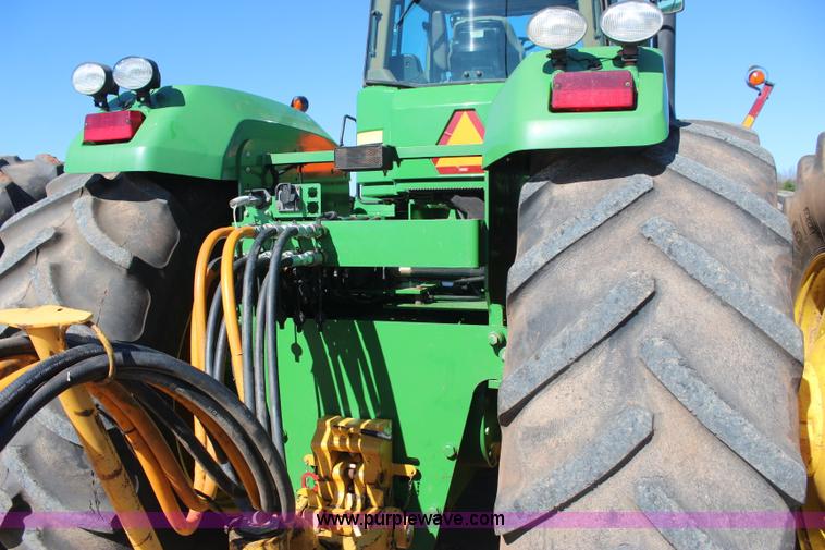 image for item J4475 2007 John Deere 9520 4WD tractor