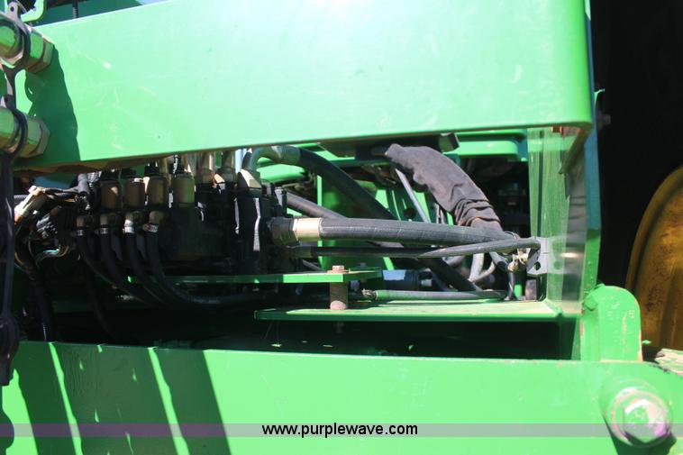 image for item J4475 2007 John Deere 9520 4WD tractor