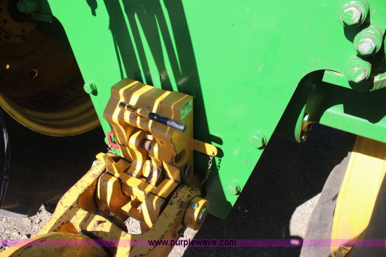 image for item J4475 2007 John Deere 9520 4WD tractor