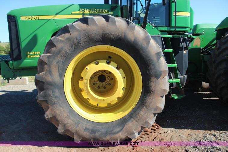 image for item J4475 2007 John Deere 9520 4WD tractor