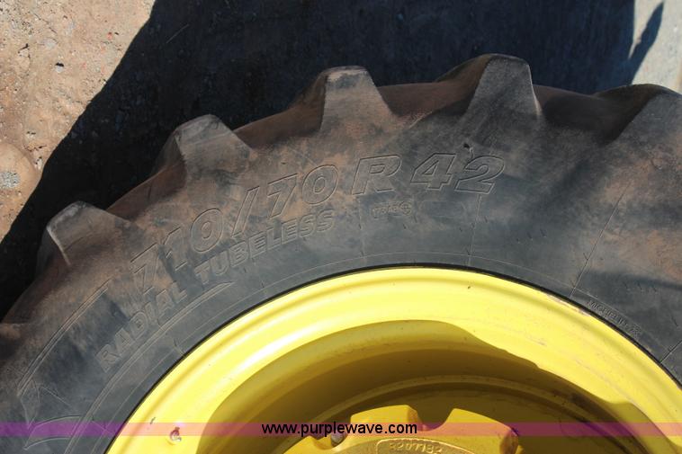 image for item J4475 2007 John Deere 9520 4WD tractor