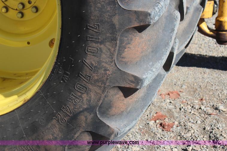 image for item J4475 2007 John Deere 9520 4WD tractor