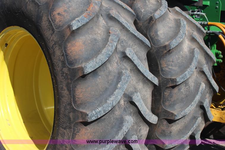 image for item J4475 2007 John Deere 9520 4WD tractor