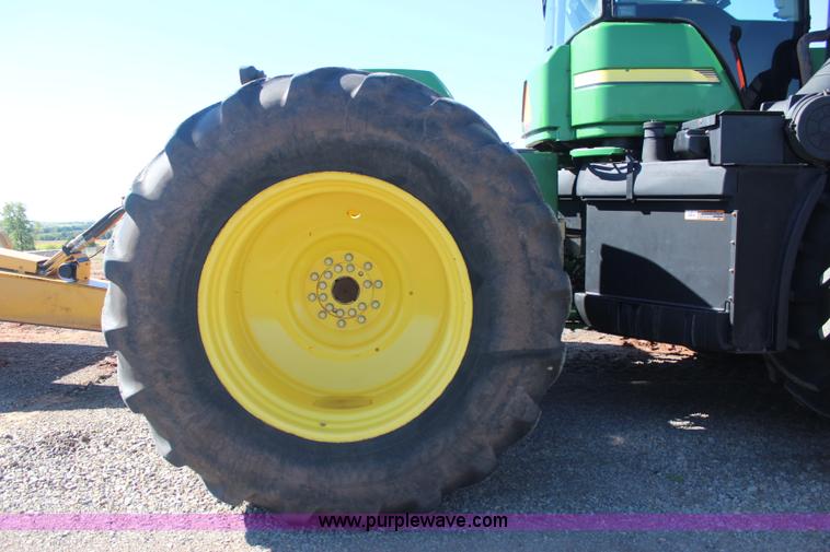 image for item J4475 2007 John Deere 9520 4WD tractor