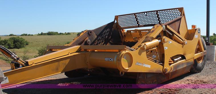 image for item J4476 2005 John Deere 1810E pan scraper
