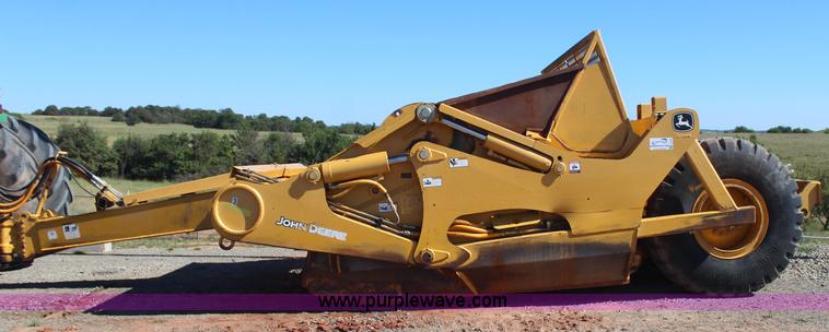 image for item J4476 2005 John Deere 1810E pan scraper