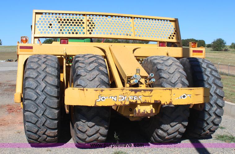 image for item J4476 2005 John Deere 1810E pan scraper