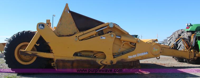 image for item J4476 2005 John Deere 1810E pan scraper