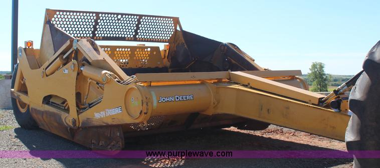 image for item J4476 2005 John Deere 1810E pan scraper