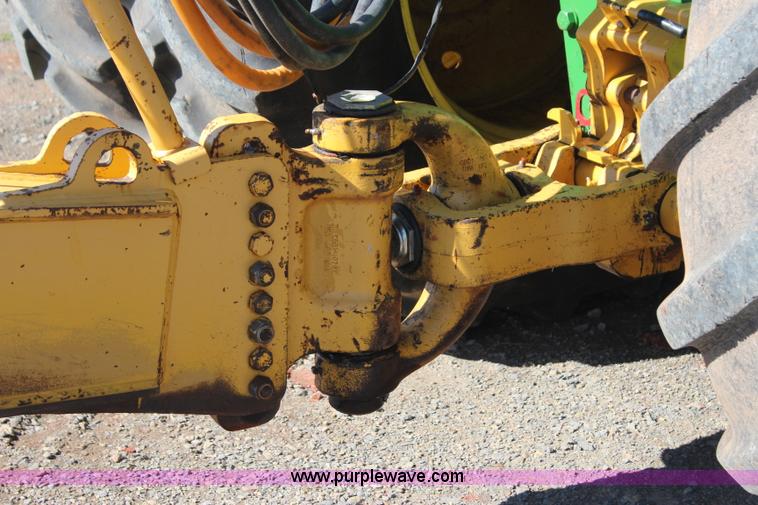 image for item J4476 2005 John Deere 1810E pan scraper