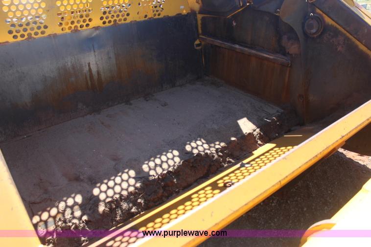 image for item J4476 2005 John Deere 1810E pan scraper