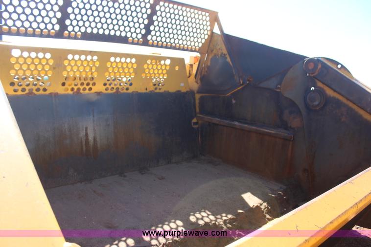 image for item J4476 2005 John Deere 1810E pan scraper