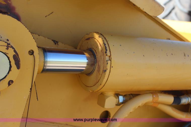 image for item J4476 2005 John Deere 1810E pan scraper