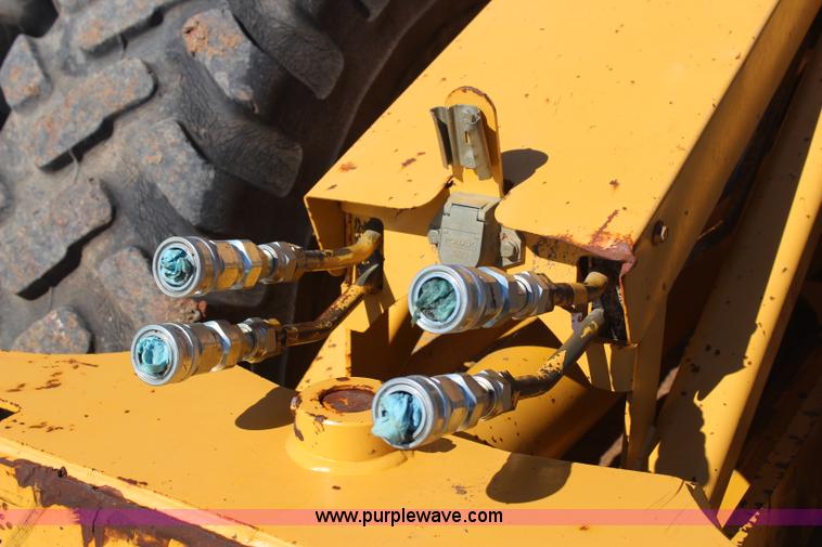 image for item J4476 2005 John Deere 1810E pan scraper