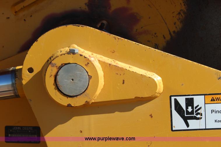 image for item J4476 2005 John Deere 1810E pan scraper