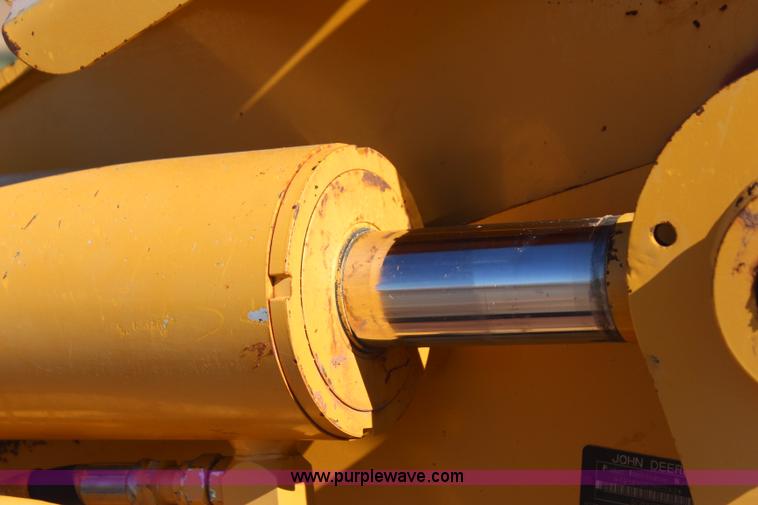 image for item J4476 2005 John Deere 1810E pan scraper