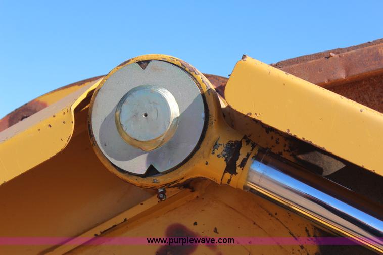 image for item J4476 2005 John Deere 1810E pan scraper